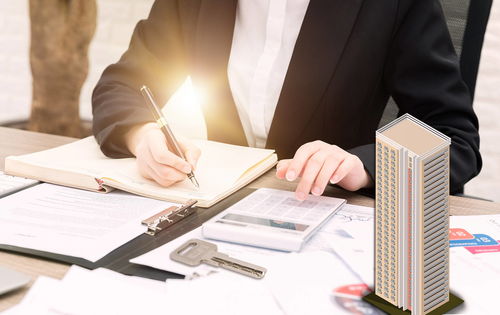 物業管理公司預收跨年度物業費的企業所得稅收入確認時點解析